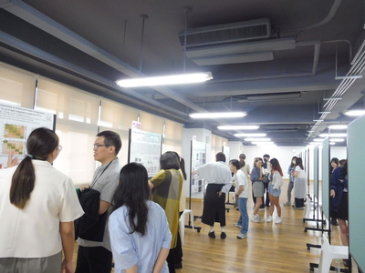113學年度碩士學位論文海報競賽照片8圖片