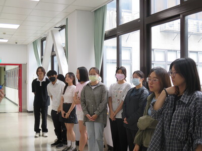 入學新生合影圖片
